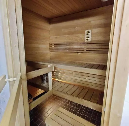 Kotimaailma - Tilava Kotoisa Kolmio Saunalla Espoossa Daire