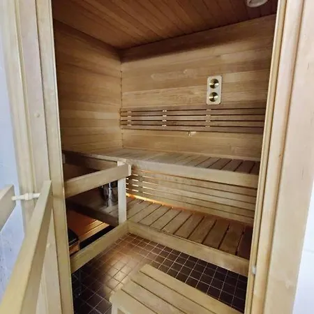 Kotimaailma - Tilava Kotoisa Kolmio Saunalla Espoossa Apartman